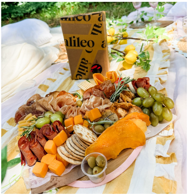 Medium Board (Serves 12–16 people)