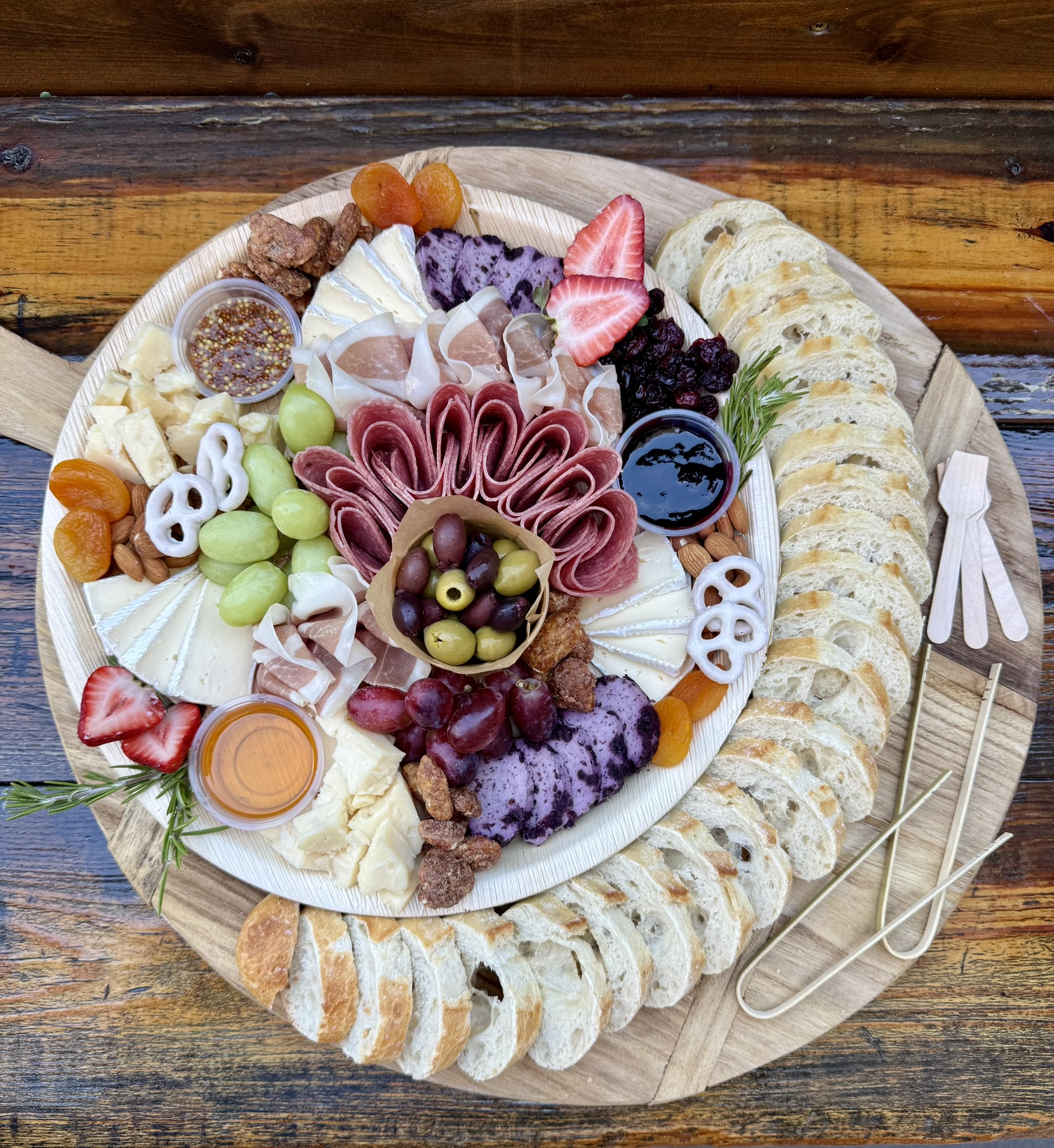 *** Medium Gourmet Charcuterie Board ***